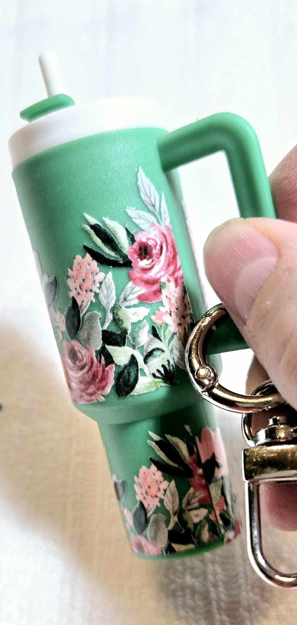 🌿 Minty Meadow Tumbler Keychain – Rose Garden Edition