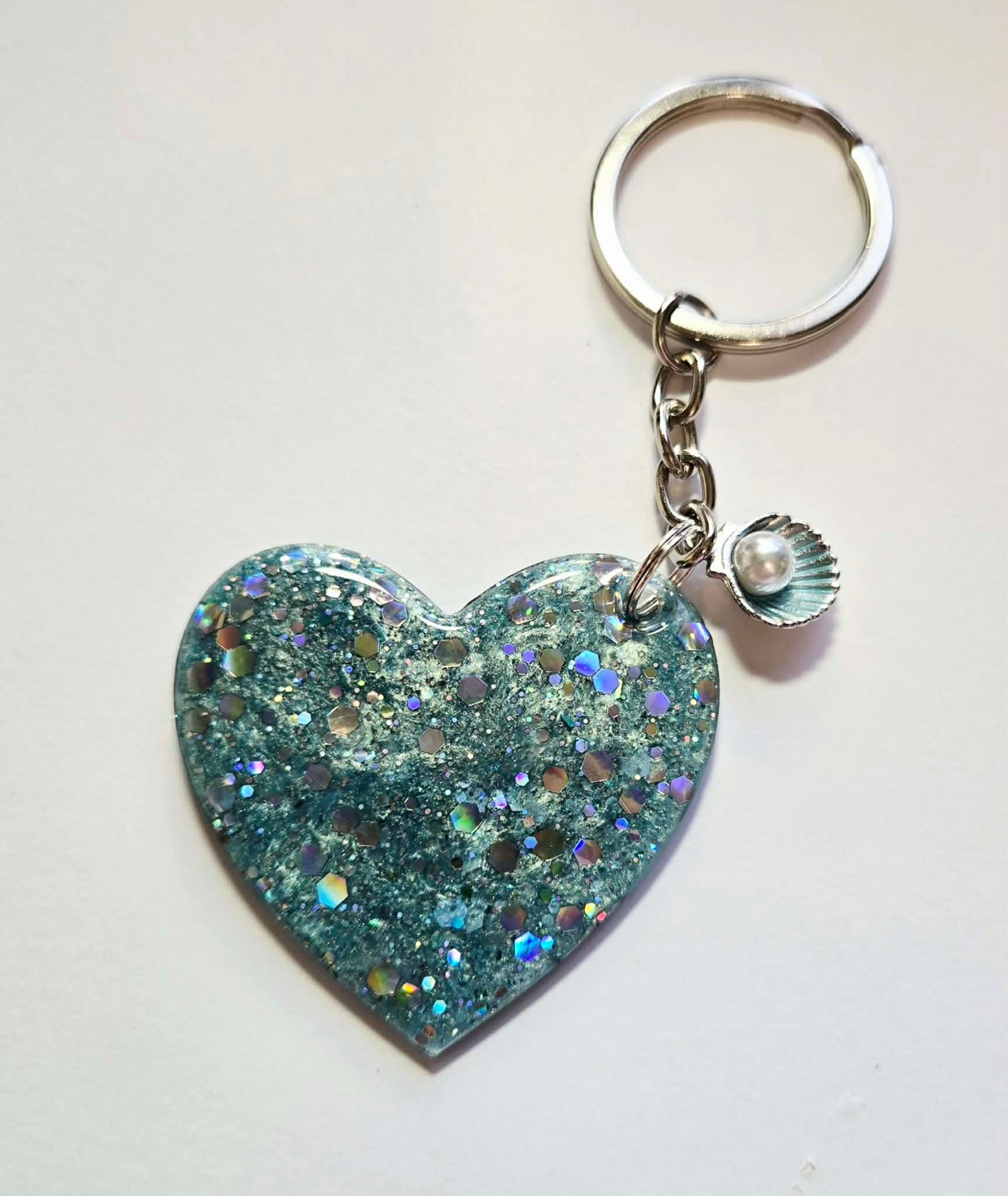 Ocean Bloom Turtle Heart Keychain – Glitter Resin Sea Charm