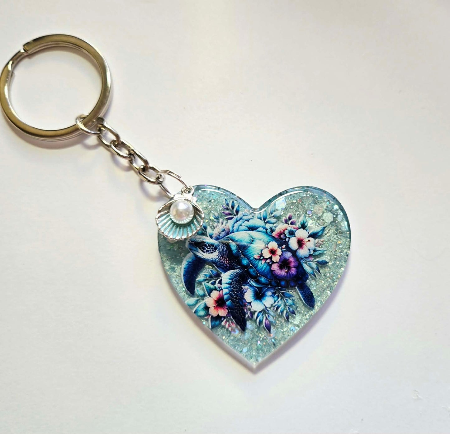 Ocean Bloom Turtle Heart Keychain – Glitter Resin Sea Charm